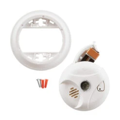 First Alert Smoke Alarm With Escape Light - Battery Operated - White